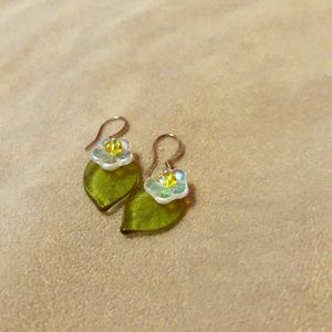 Pretty flower earrings 😌